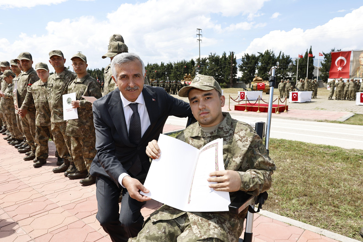 Vali Ünlüer, Özel Gereksinimli Bireylerimizin Temsili Askerlik Heyecanına Ortak Oldu