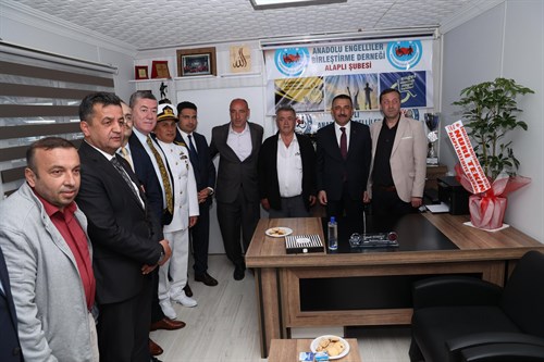 Vali Osman Hacıbektaşoğlu, Alaplı İlçesi Anadolu Engelliler Derneği Başkanlığını Ziyaret Etti