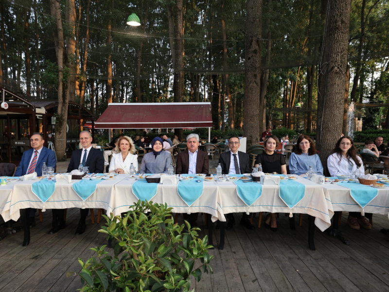 Vali Doğan ve Eşi Gülden Gülüzar Doğan Hanımefendi Veda Yemeğinde Vali Yardımcıları ve Kaymakamlarla Bir Araya Geldi