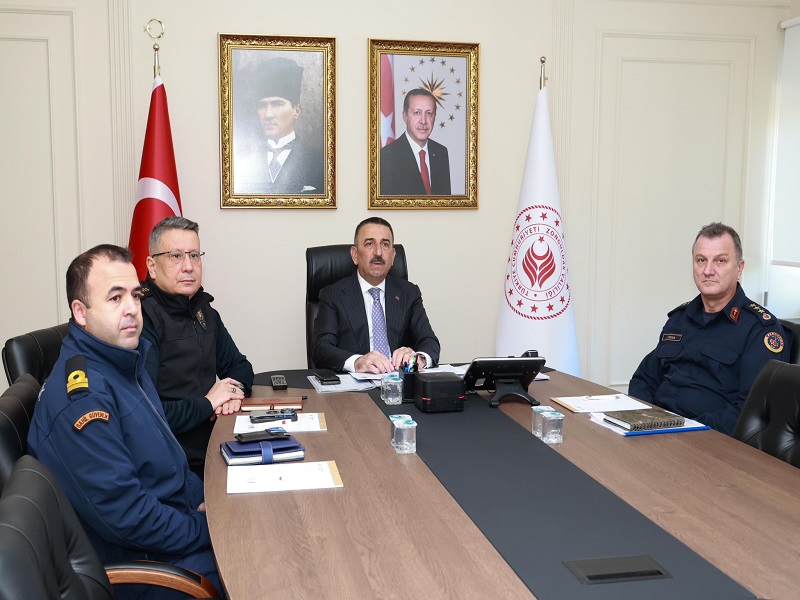 Vali Osman Hacıbektaşoğlu, İçişleri Bakanı Sayın Ali Yerlikaya’nın Başkanlığında VKS İle Gerçekleştirilen Toplantıya Katıldı