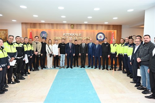 Sayın Valimiz Mehmet Makas'ın 03-09 Mayıs Karayolları Trafik Haftası Kapsamında Başarı Belgesi Takdimi