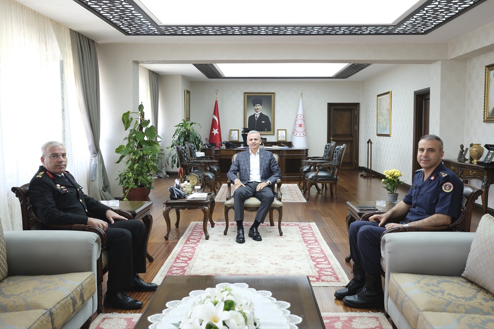 Jandarma Genel Komutanlığı Denetleme ve Değerlendirme Başkanı Tümgeneral Şakir USLU'dan Vali ÇİÇEKLİ'ye Ziyaret