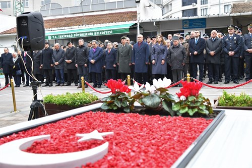 Vali Soytürk 18 Mart Şehitleri Anma Günü ve Çanakkale Zaferi’nin 110. Yıldönümü Münasebetiyle Şehitliği Ziyaret Etti