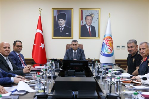 VALİMİZ SAYIN ATİLLA TOROS BAŞKANLIĞINDA, YÜRÜTÜLEN PROJELER HAKKINDA DEĞERLENDİRME VE KOORDİNASYON TOPLANTISI GERÇEKLEŞTİRİLDİ