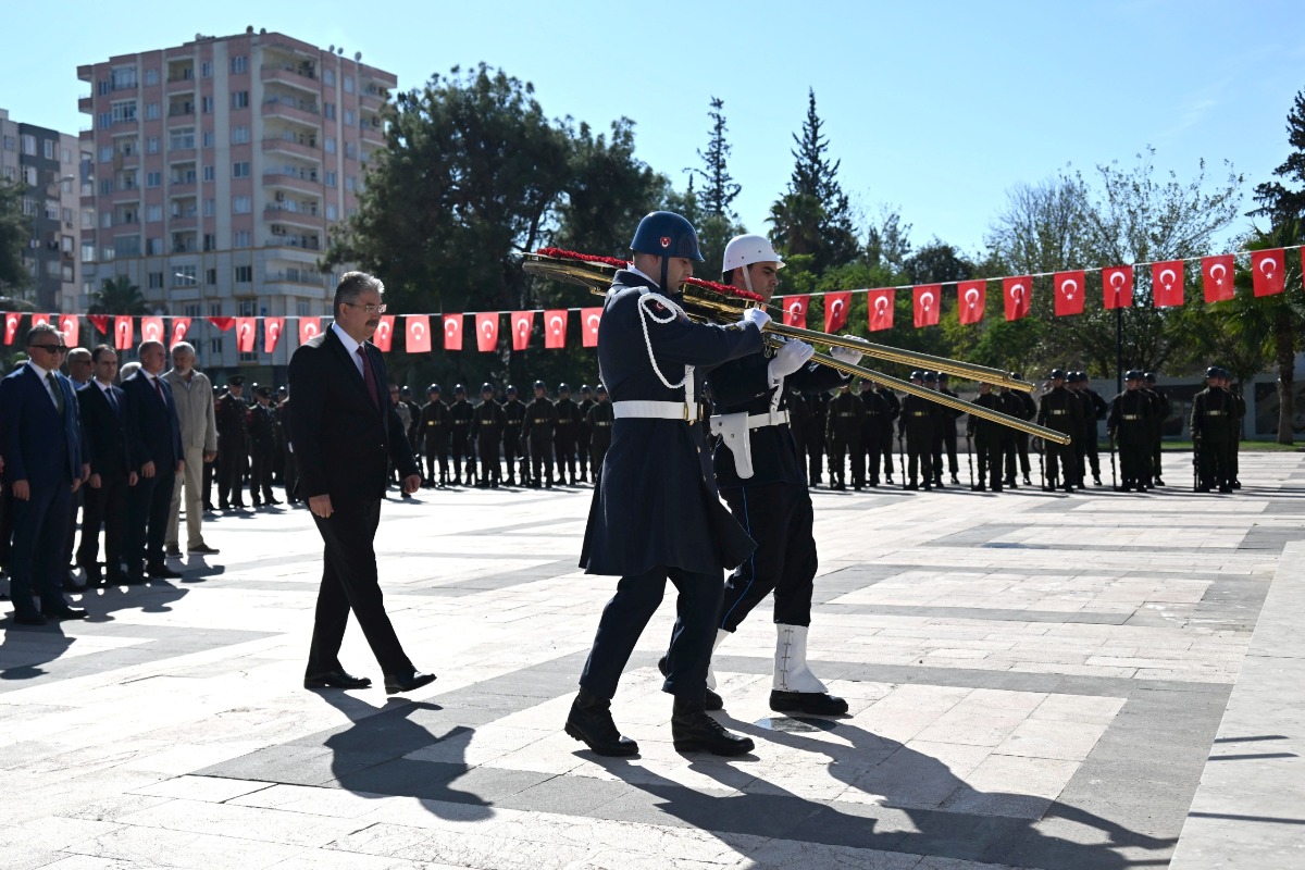 Cumhuriyetimizin Kuruluşunun 102. Yıl Dönümü Dolayısıyla Atatürk Anıtına Çelenkler Sunuldu