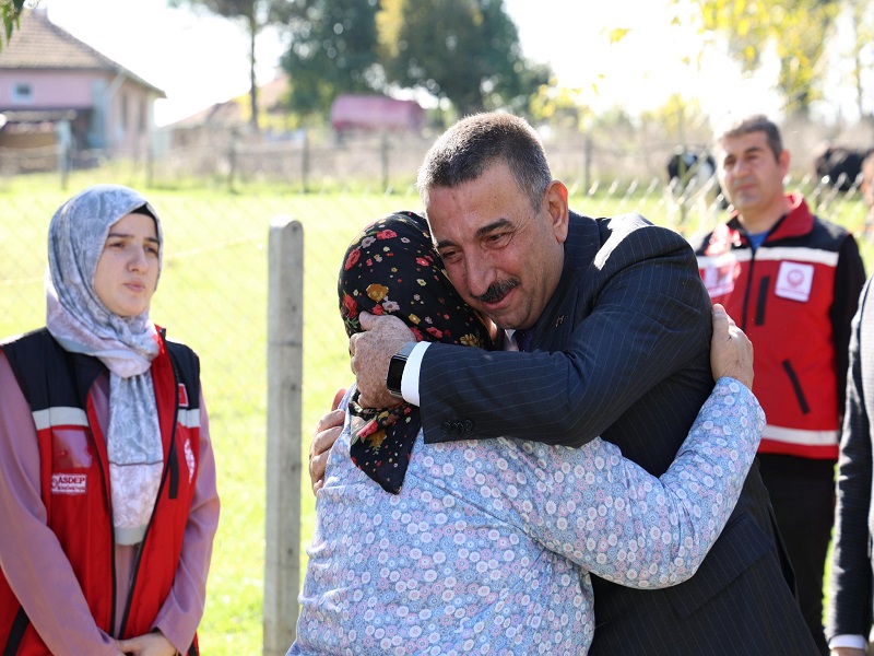Vali Osman Hacıbektaşoğlu, Kıbrıs Gazisi Hayrettin Kaşıkçı’nın Ailesine Taziye Ziyaretinde Bulundu
