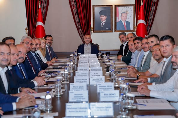 Vali Köşger Büyük Aile Platformu Üyeleriyle Bir Araya Geldi
