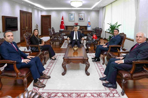 VALİMİZ SAYIN ATİLLA TOROS, "SOSYAL GÜVENLİK HAFTASI" KAPSAMINDA SOSYAL GÜVENLİK KURUMU İL MÜDÜRÜ ALİ KOÇ VE BERABERİNDEKİ HEYETİ KABUL ETTİ
