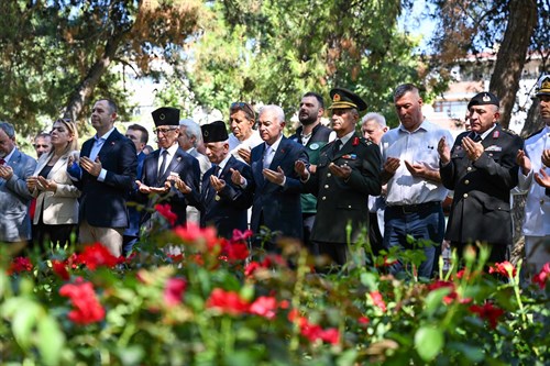 15 Temmuz etkinlikleri kapsamında demokrasi şehitlerimiz anısına 253 gül fidanını toprakla buluşturduk…