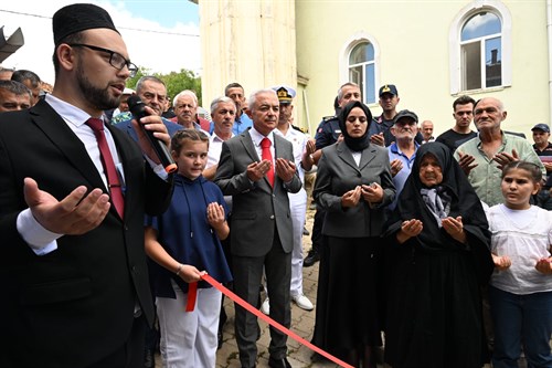 Vali Turan, “Şehit J. Er İlhami Uras Taziye ve Köy Evi”nin Açılış Törenine katıldı…