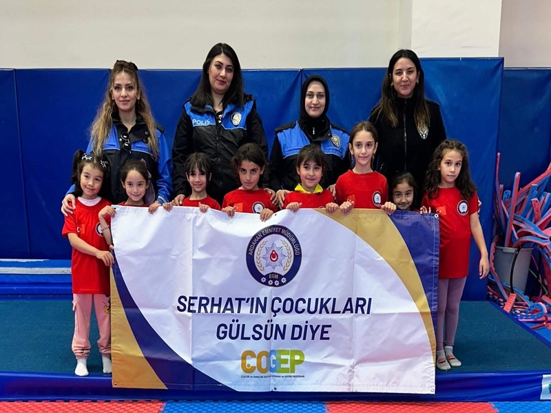 Ardahan’da Toplum Destekli Polis Ekiplerince “Serhat’ın Çocukları” Projesi Kapsamında Jimnastik Coşkusu; Minik Yüzlerde Büyük Mutluluk
