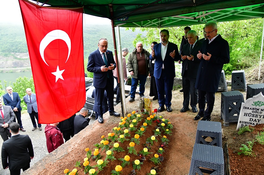 Bakan Uraloğlu'ndan Şehit Ailesine Ziyaret 