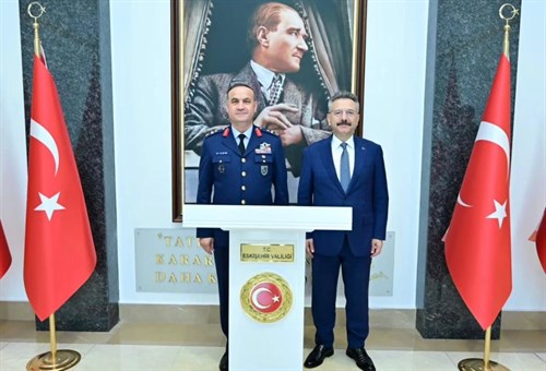 Cumhurbaşkanlığı Kararnamesi ile Muharip Hava Kuvveti ve Garnizon Komutanı olarak atanan Hava Korgeneral Valimiz Sayın Hüseyin Aksoy'u ziyaret etti.