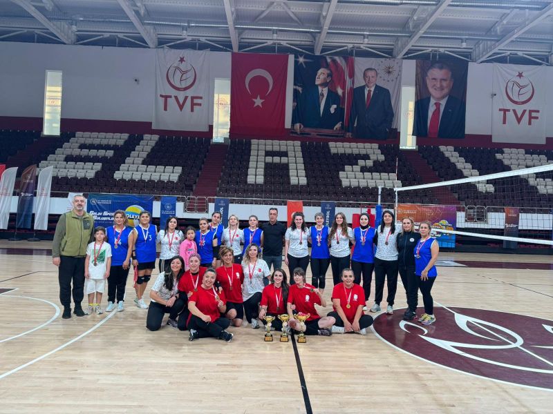 Erzurum Valiliği Kadın Voleybol Takımı Bölge Şampiyonu Oldu