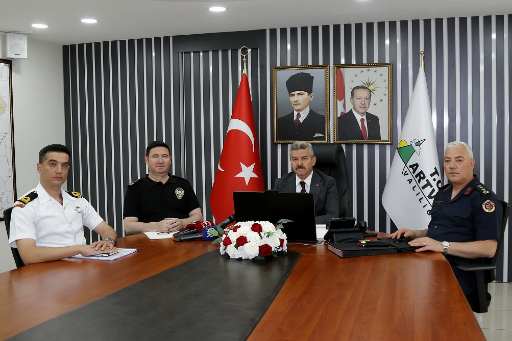 Valimiz Sayın Dr. Turan Ergün Başkanlığında; 2025 Yılının İlk 6 Ayını Kapsayan “İl Güvenlik Ve Asayiş Bilgilendirme Toplantısı” Gerçekleştirildi