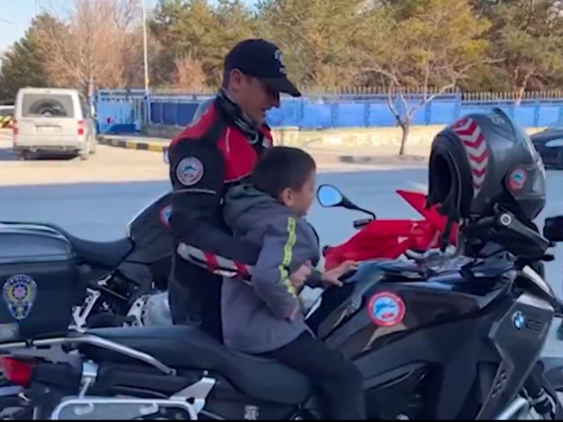 Erzincan'da, Büyüdüğünde Polis Olma Hayali Kuran Küçük Ahmet, Bu Hayalini Gerçekleştirdi ve Yunus Polisleriyle Bir Araya Geldi