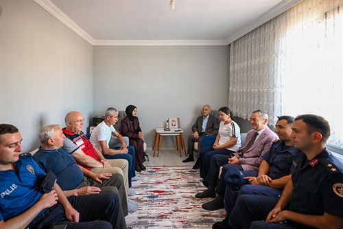 Minnetle, Vefayla, Duayla… Gönül Gönüleyiz, Biz Büyük Bir Aileyiz...