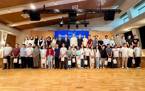 Vali Akın ve Başkan Altay, İlimizde YKS ve LGS’de Başarı Gösteren Öğrencilerimizle Bir Araya Geldi