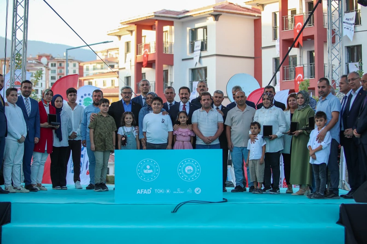 Asrın İnşasında 300 Bininci Afet Konutu Kura Çekimi ve Anahtar Teslim Töreni Gerçekleştirildi.