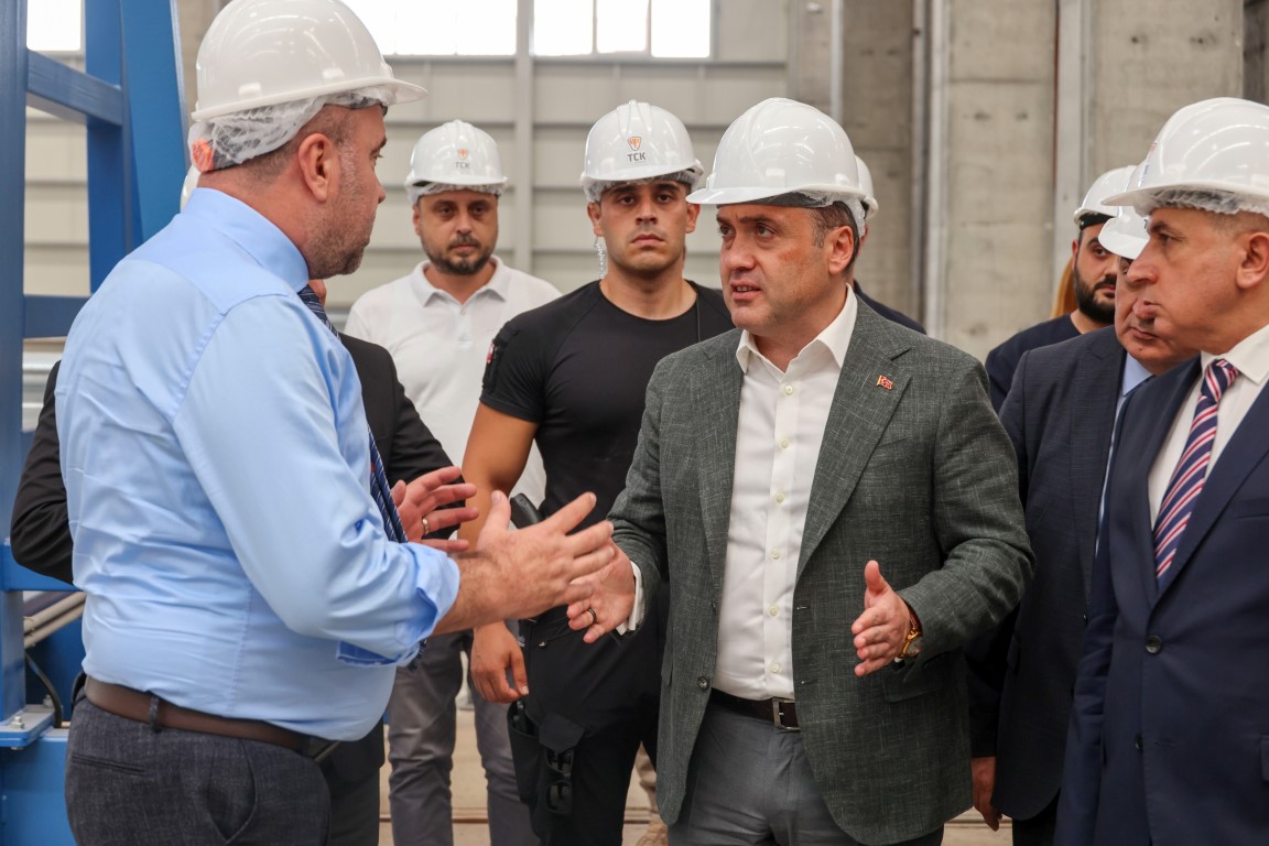 BİLECİK VALİSİ SAYIN FAİK OKTAY SÖZER, BOZÜYÜK İLÇESİNDE FAALİYET GÖSTEREN KIRAÇ GALVANİZ A.Ş.’NİN ÜRETİM TESİSİNİ ZİYARET ETTİ.