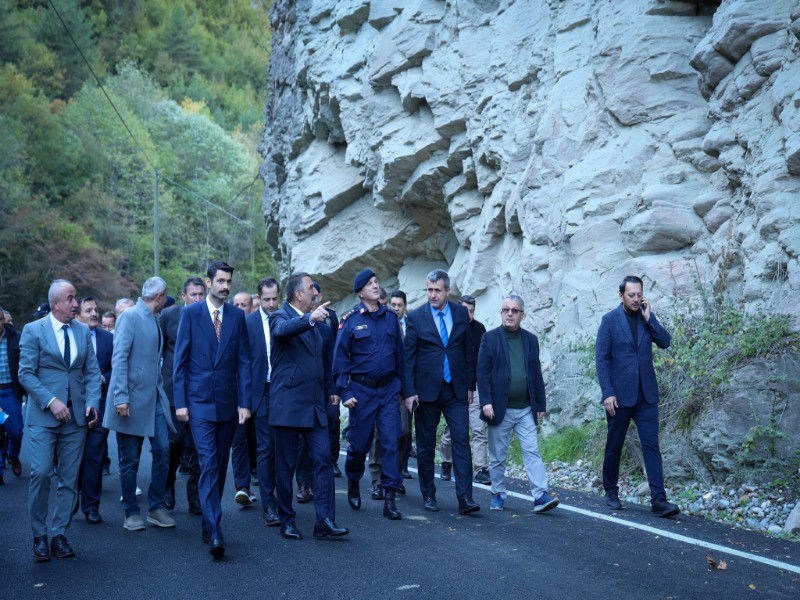 Vali Osman Hacıbektaşoğlu, Akçasu Köyü’ndeki Yol Çalışmalarını Yerinde İnceledi