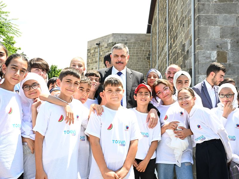 Vali Mustafa Çiftçi, TÜGVA’nın “Büyük Cami Buluşması” Etkinliğinde 6 Bin Çocukla Bir Araya Geldi