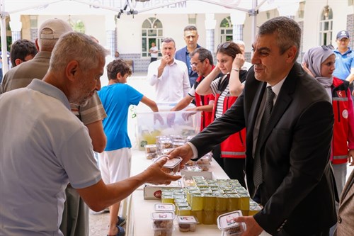 VALİMİZ SAYIN ATİLLA TOROS, 15 TEMMUZ DEMOKRASİ VE MİLLİ BİRLİK GÜNÜ ANMA ETKİNLİKLERİ KAPSAMINDA DÜZENLENEN MEVLİD-İ ŞERİF PROGRAMINA KATILDI
