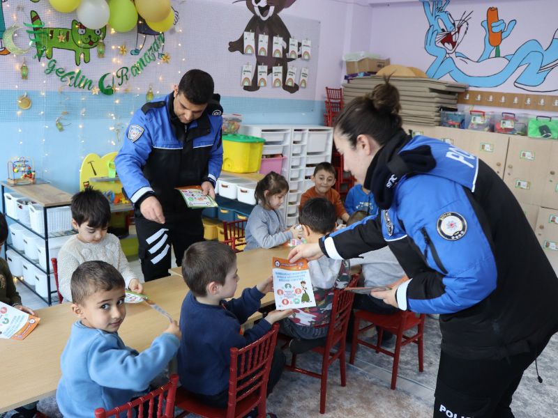 Bitlis’te Polislerden Öğrencilere Bilgilendirme ve Güvenlik Eğitimi Verildi