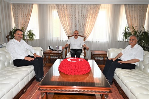 Valimiz Ekrem Canalp, Tarım ve Orman Müdürlerini Makamında Kabul Etti