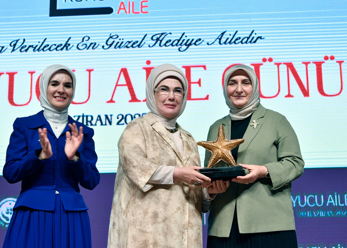 Sayın Emine Erdoğan Hanımefendi’den Koruyucu Ailede Öncü Şehir Kahramanmaraş’a Plaket