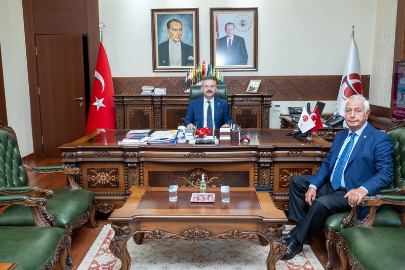 19. Dönem TBMM Eskişehir Milletvekili Muammer Fevzi Yalçın, Valimiz Sayın Hüseyin Aksoy'u makamında ziyaret etti.