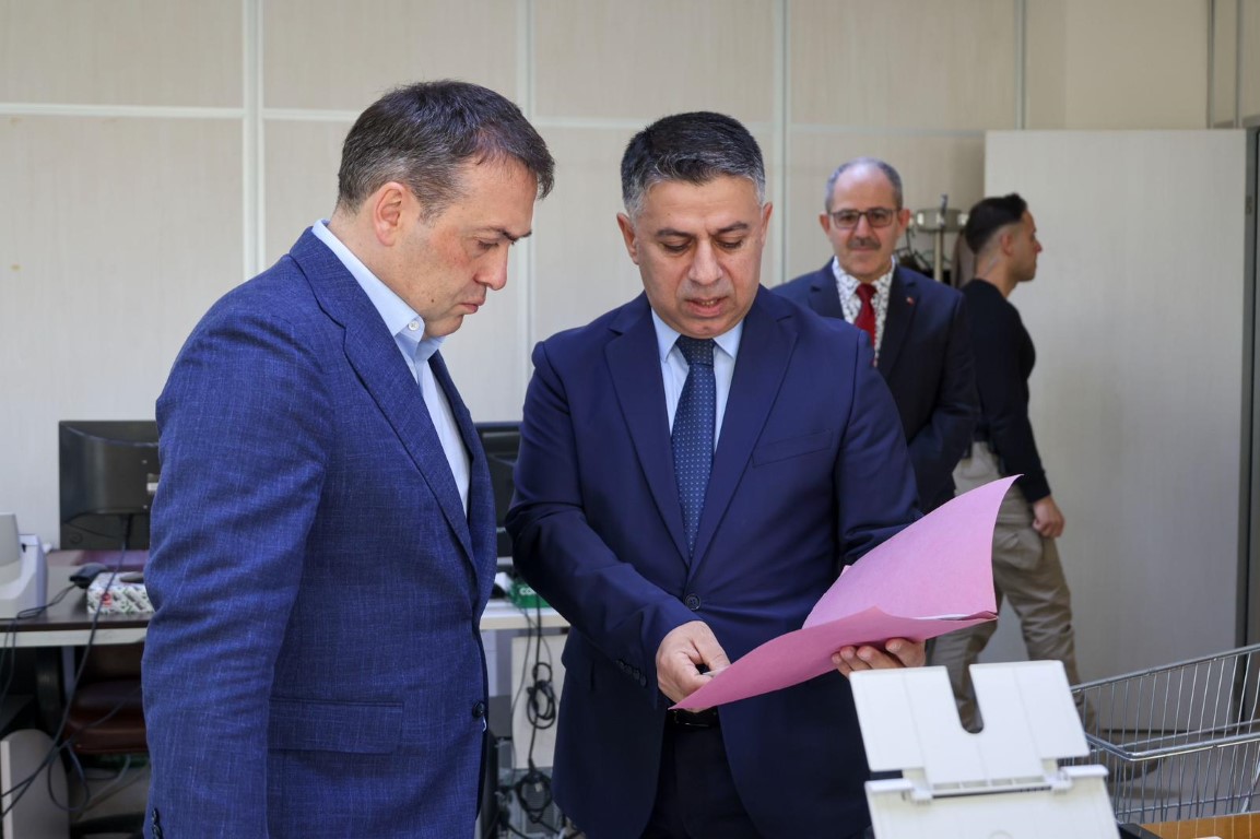 VALİMİZ SAYIN FAİK OKTAY SÖZER’DEN SGK İL MÜDÜRLÜĞÜ’NE ZİYARET