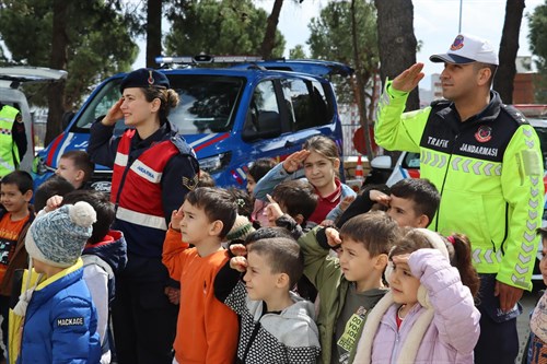 Kahramanmaraş Şehit Fatih Gök İlkokulunda Jandarma Tanıtım Etkinliği Düzenlendi