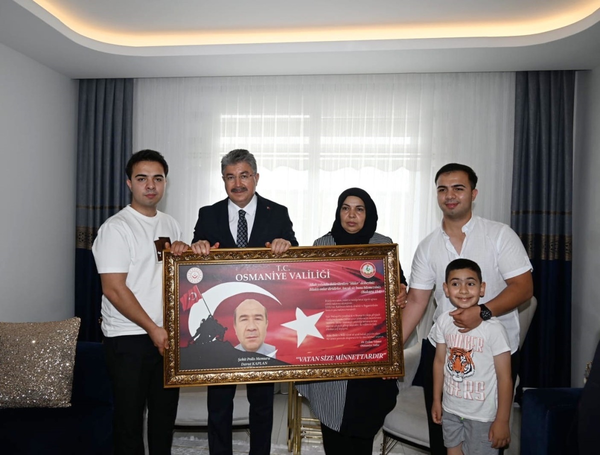 Vali Yılmaz, Şehidimiz Polis Memuru Davut Kaplan’ın Ailesini Kadirli İlçemizdeki Evlerinde Ziyaret Etti