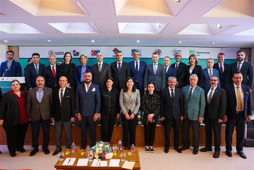 VALİMİZ SAYIN ATİLLA TOROS,“KOBİ’LER İÇİN DİJİTALLEŞME FIRSATLARI” KONULU BİLGİLENDİRME KONFERANSINA KATILDI