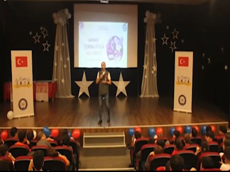 İzmir'de Çocuk Şube Müdürlüğü koordinesinde 1600 Öğrenciye Güvenli Gelecek Eğitimi Gerçekleştirildi
