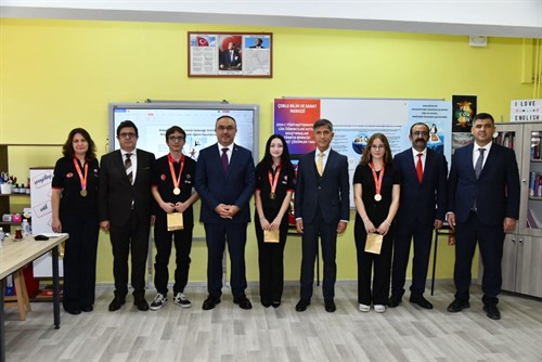 Vali Soytürk Türkiye Birincisi Öğrencileri Ziyaret Etti