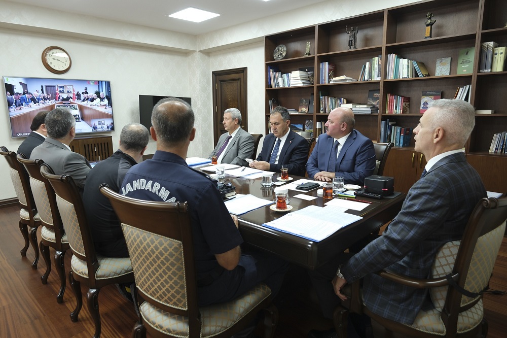 Vali ÇİÇEKLİ, Karayolu Trafik Güvenliğinin Ele Alındığı VKS Toplantısına Katıldı