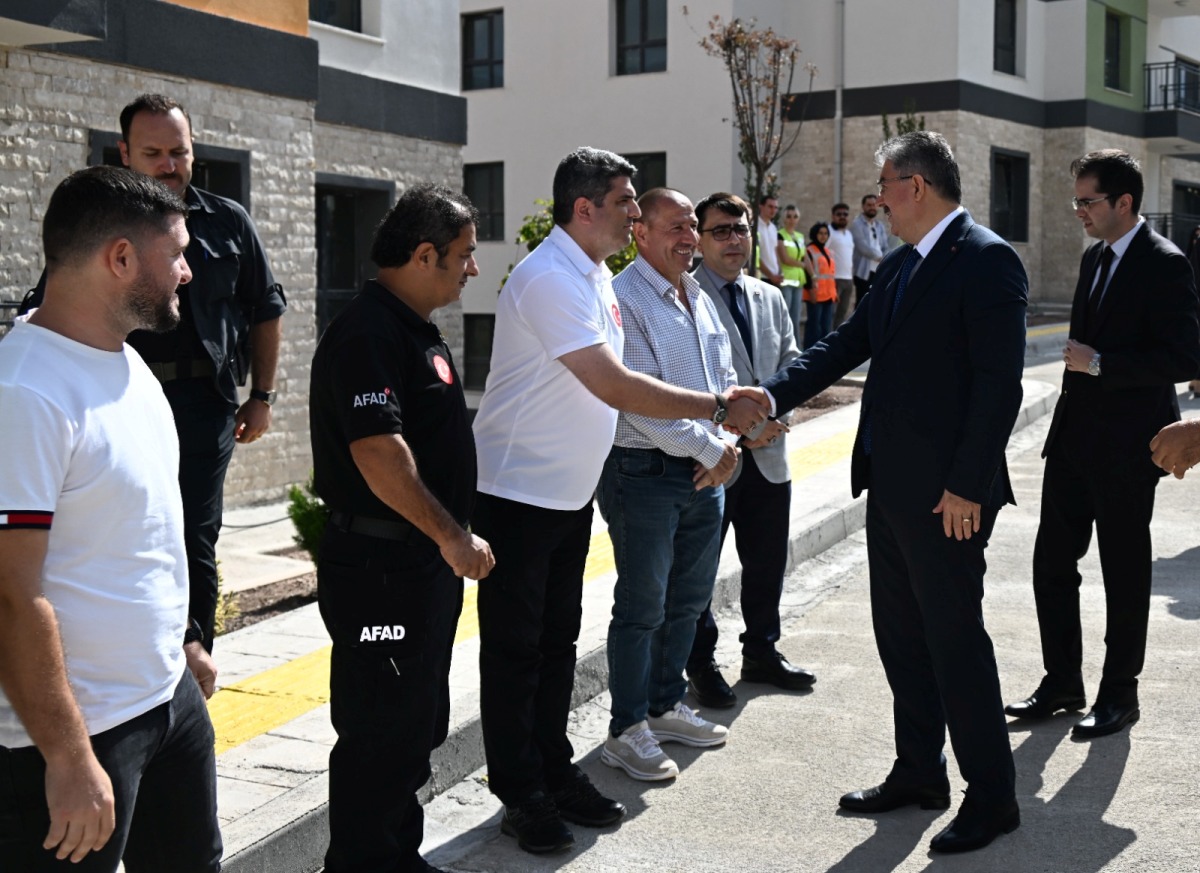 Vali Yılmaz, Yapımı Devam Eden Bahçe İlçesi Çamlıca Mahallesi 2.Etap Deprem Konutlarında İncelemelerde Bulundu