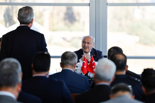 Vali Köşger Karataş İlçesinin Muhtarlarıyla Bir Araya Geldi