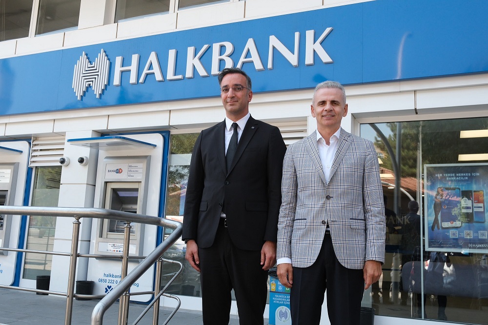 Vali ÇİÇEKLİ Halk Bankası Merkez Şubesini Ziyaret Etti