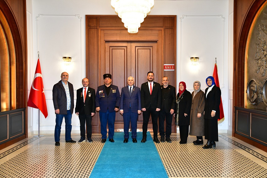 Vali Aziz Yıldırım, Gaziler ve Şehit Aileleri Vakfı Heyeti'ni Makamında Kabul Etti