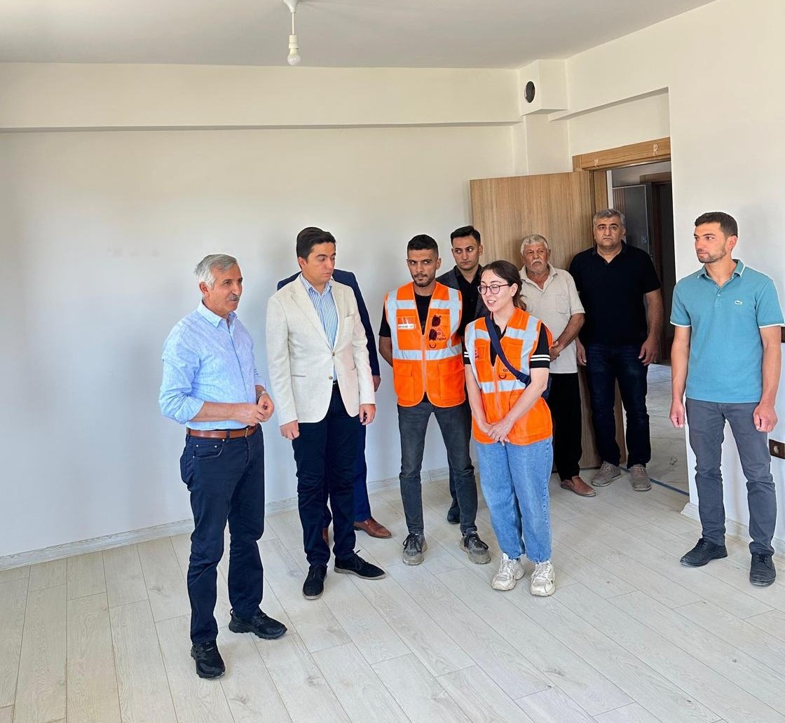 Vali Ünlüer, Göksun Taşoluk Kalıcı Köy Konutlarını İnceledi