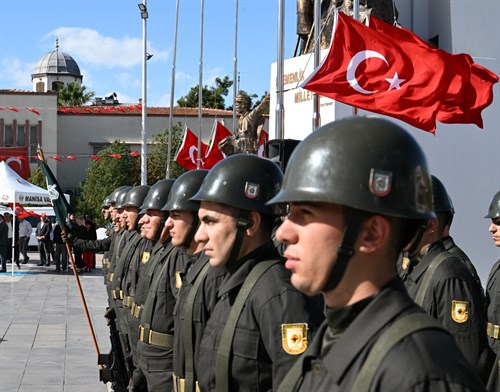 Cumhuriyetimizin İlanının 102. Yıl Dönümünde Çelenk Sunma Töreni Gerçekleştirildi