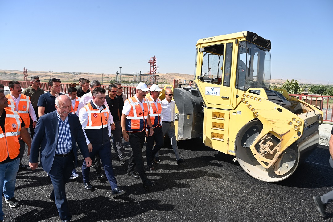 Valimiz, Diktepe Mevkiinde Yapımı Devam Eden Yolda İncelemelerde Bulundu