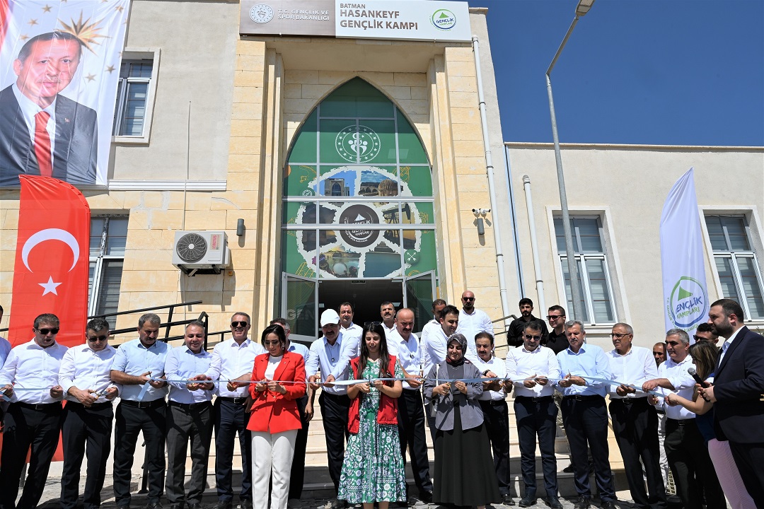 Hasankeyf İlçemizde Gençlik Kampı ve Gençlik Merkezi Hizmete Açıldı