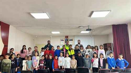 Emniyet Trafik Polislerinden “Bir Kural, Bir Ömür” Etkinliği Kapsamında Sürücülere Emniyet Kemeri ve Hız Gibi Konular İle Farkındalık Etkinliği