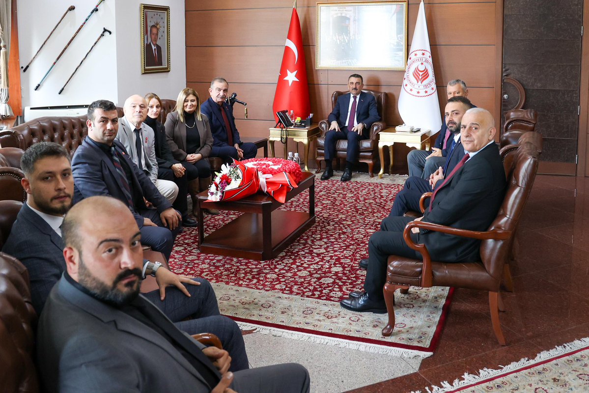 Vali Osman Hacıbektaşoğlu, CHP Zonguldak Merkez İlçe Başkanı Nazmi Özden ve Yönetim Kurulu Üyelerini Kabul Etti