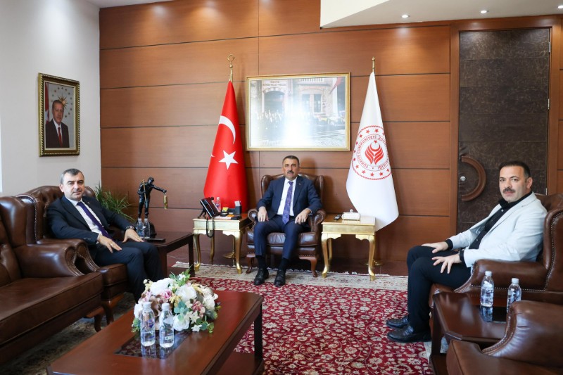 Zonguldak Milletvekili Ahmet Çolakoğlu ile AK Parti Zonguldak İl Başkanı Mustafa Çağlayan, Vali Osman Hacıbektaşoğlu’nu Ziyaret Etti