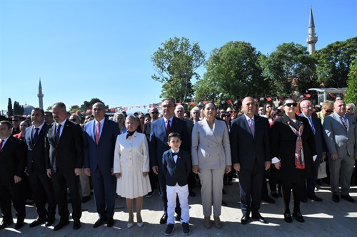 19 Mayıs Atatürk’ü Anma, Gençlik ve Spor Bayramı Münasebetiyle Çelenk Sunma Töreni Düzenlendi